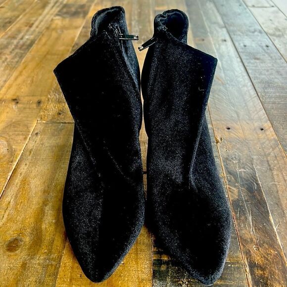 Old Navy Shoes - OLD NAVY BLACK SUEDE HEELS SIZE 8 zip up